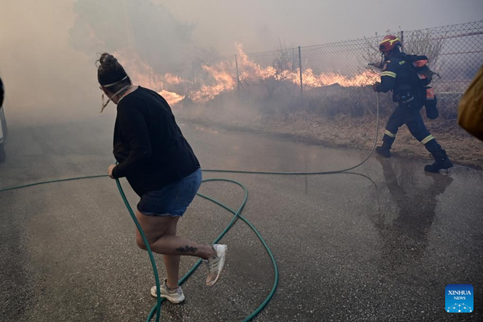 People battle the flames in Keratea, Greece, on Aug. 8, 2025. A large wildfire broke out Friday afternoon in Keratea, about 35 kilometers southeast of central Athens, forcing evacuations and triggering an emergency response. (Photo: Xinhua)