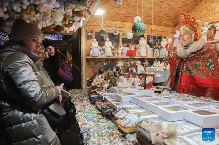 Tourists buy souvenirs at a Christmas market in St. Petersburg, Russia, Dec. 13, 2025. A Christmas market opened here on Saturday for the upcoming Christmas and New Year holidays. (Photo: Xinhua)