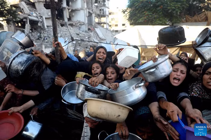 Palestinians wait to receive food in the Al-Rimal neighborhood of central Gaza City, on July 20, 2025. The total death toll of hunger in Gaza since March has reached 86, including 76 children, the Gaza-based health authorities said Sunday. (Photo: Xinhua)