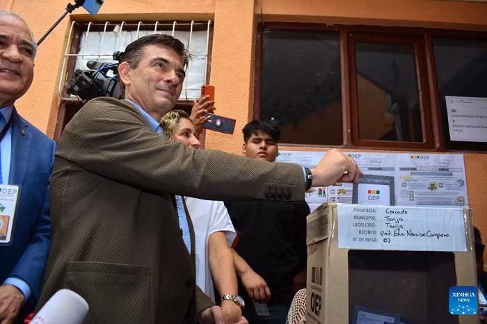 Rodrigo Paz Pereira casts his ballot at a polling station in Tarija, Bolivia, Oct. 19, 2025. Rodrigo Paz Pereira, 58, won the presidential runoff election in Bolivia on Sunday, according to the quick count of the Preliminary Results System of the Supreme Electoral Tribunal (TSE). (Photo: Xinhua)