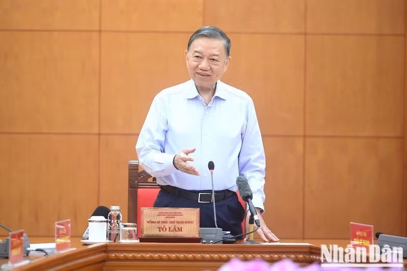 Party General Secretary and State President To Lam speaks at the working session (Photo: NDO)