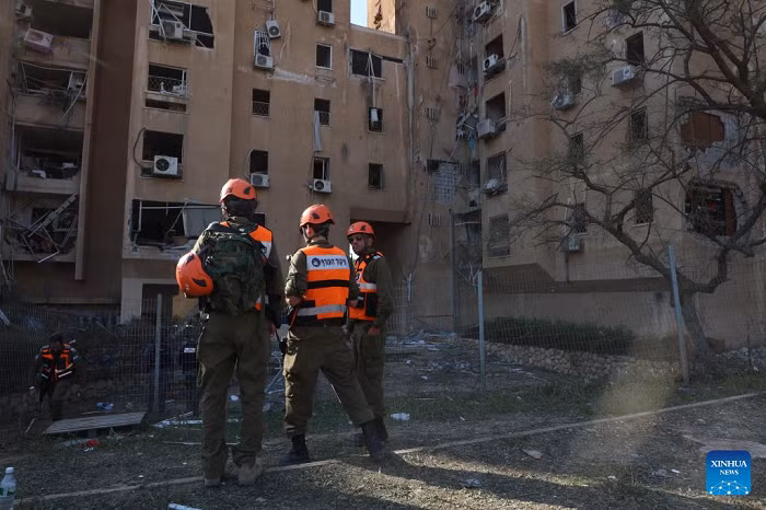 People work at the site of a missile strike in Be'er Sheva, Israel, on March 2, 2026. A missile from Iran struck a residential area in the southern Israeli city of Be'er Sheva on Monday, injuring at least 15 people, according to Israeli authorities. (Photo: Xinhua)