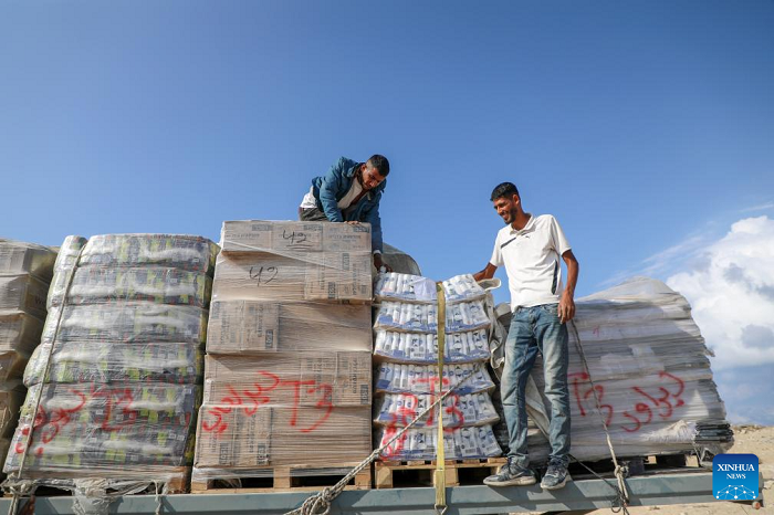 Photo taken on Nov. 13, 2025 shows commercial goods that has entered through the Zikim crossing in northern Gaza Strip. Israel said on Wednesday it has reopened the Zikim crossing to allow humanitarian aid trucks into northern Gaza. (Photo: Xinhua)