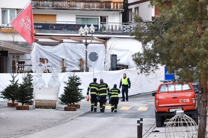 Security forces work at the scene of a fire at a bar in the Crans-Montana ski resort in Valais Canton of southwestern Switzerland, Jan. 1, 2026. Around 40 people are believed to have died in a bar fire breaking out in southwestern Switzerland, with the number of injured rising to 119, police said at a news conference on Friday afternoon. (Xinhua)
