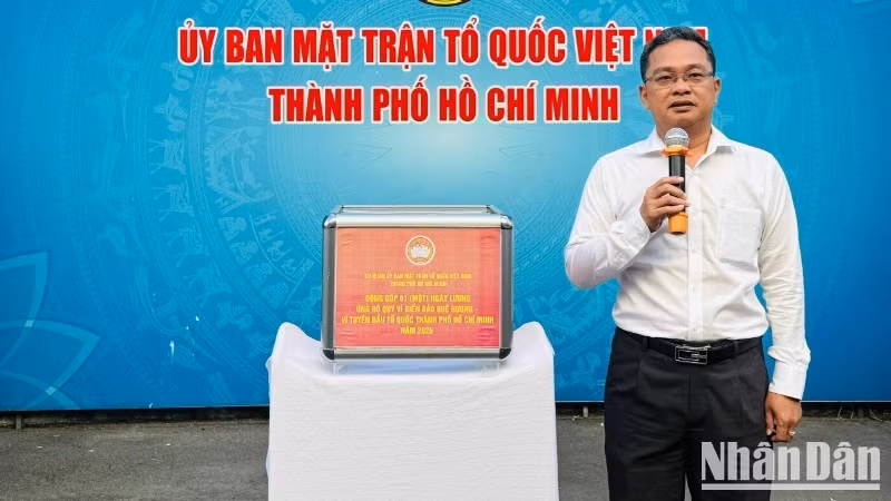 Pham Minh Tuan, Vice President of the VFF Committee of Ho Chi Minh City, speaks at the launch ceremony.