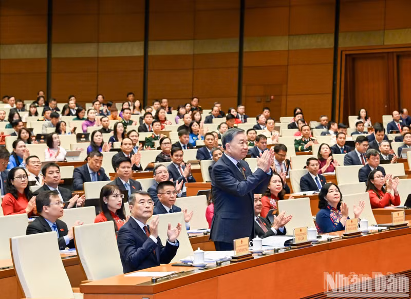 General Secretary and State President To Lam, Prime Minister Le Minh Hung, Permanent member of the Communist Party of Viet Nam Central Committee's Secretariat Tran Cam Tu, President of the Viet Nam Fatherland Front Central Committee Bui Thi Minh Hoai, and delegates attend the opening session.