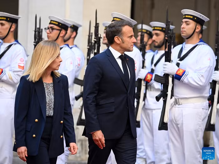 Italian Prime Minister Giorgia Meloni (L, Front) and French President Emmanuel Macron (R, Front) inspect a guard of honor at Palazzo Chigi in Rome, Italy, on June 3, 2025. Italy's Prime Minister Giorgia Meloni on Tuesday welcomed French President Emmanuel Macron and the two leaders held bilateral talks on various issues, including trade, and relationships with the United States, according to Italian media. (Photo: Xinhua)