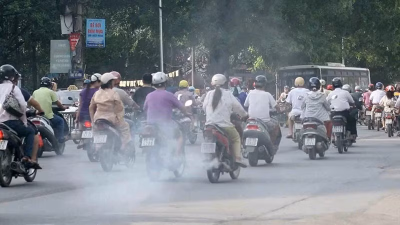 Photo: Motorbikes are the biggest source of pollutant emissions among all types of vehicles. (Photo: KIEN TRUNG)