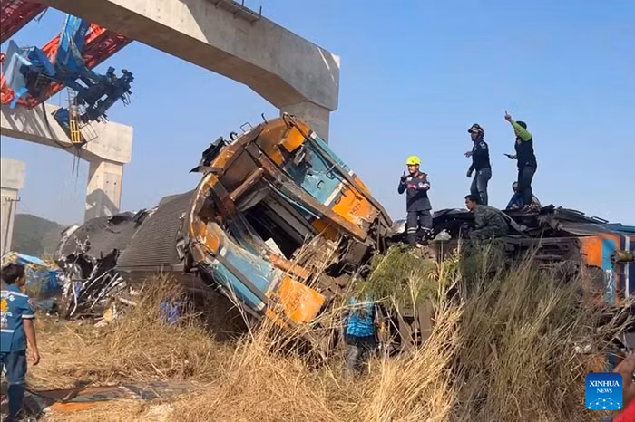 This photo taken with a phone on Jan. 14, 2026 shows the accident site after a crane collapse derailed a passenger train in Sikhio District, Thailand's Nakhon Ratchasima Province. At least 22 people were killed and 55 others injured after a passenger train collided with a collapsed construction crane in northeastern Thailand's Nakhon Ratchasima province on Wednesday, local media reported. (Xinhua)