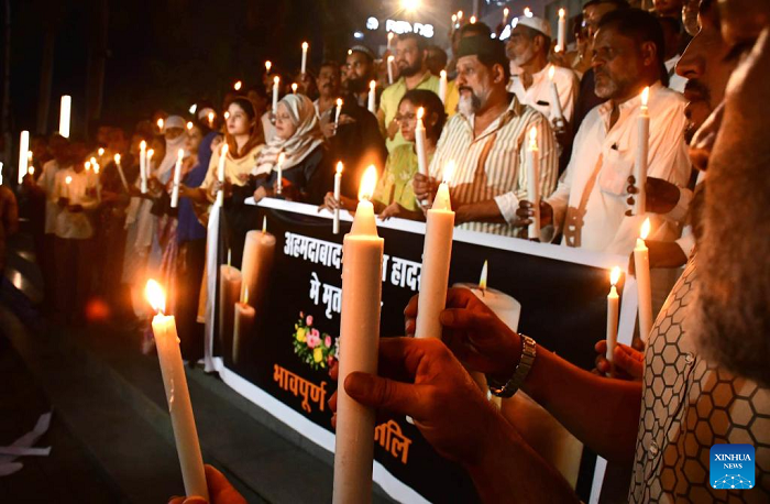 People holding lit candles mourn the victims of the Air India plane crash in Bhopal, the capital city of India's Madhya Pradesh state, June 13, 2025. According to the latest media reports, a total of 265 dead bodies had already been brought to a local government hospital in Ahmedabad city, where the plane crash had taken place. Among the dead were 241 people onboard the ill-fated Boeing aircraft, while the rest of the casualties took place on the ground. (Photo: Xinhua)