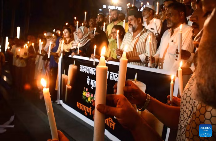 People holding lit candles mourn the victims of the Air India plane crash in Bhopal, the capital city of India's Madhya Pradesh state, June 13, 2025. According to the latest media reports, a total of 265 dead bodies had already been brought to a local government hospital in Ahmedabad city, where the plane crash had taken place. Among the dead were 241 people onboard the ill-fated Boeing aircraft, while the rest of the casualties took place on the ground. (Photo: Xinhua)