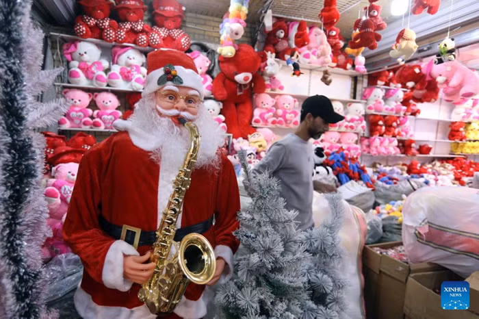 A man shops for the upcoming Christmas at a store in Baghdad, Iraq, Dec. 20, 2025. (Photo: Xinhua)