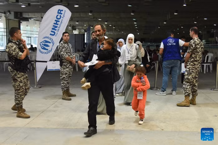 The sixth voluntary batch of displaced Syrians return to Syria via the Al-Arida crossing in Tripoli, Lebanon, on Oct. 23, 2025. (Photo: Xinhua)
