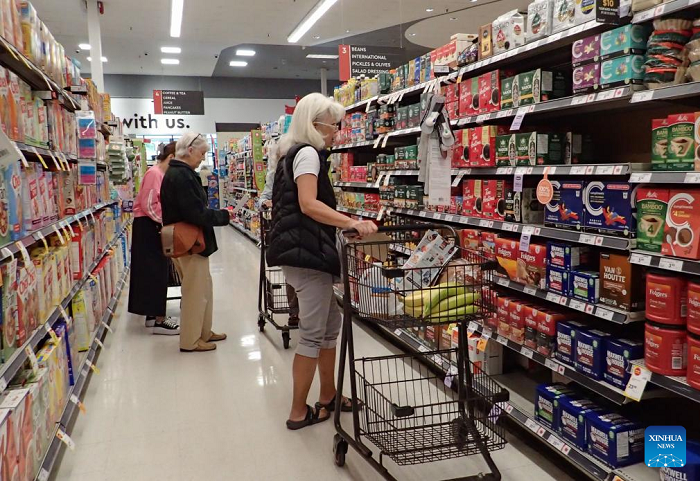 Customers shop at a supermarket in Vancouver, British Columbia, Canada, Aug. 19, 2025. Canada's Consumer Price Index (CPI) rose 1.7 percent year over year in July, down from a 1.9 percent increase in June, Statistics Canada said Tuesday. (Photo: Xinhua)