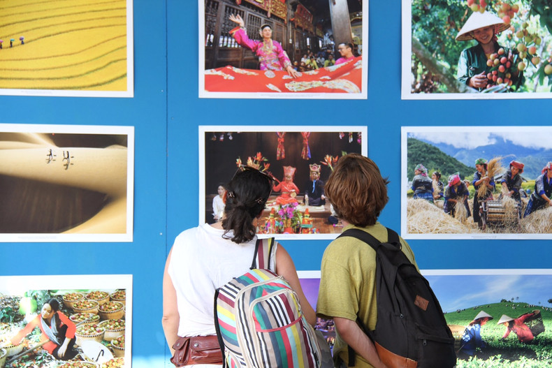 In pictures: Vietnamese delegation at Avante Festival ảnh 9