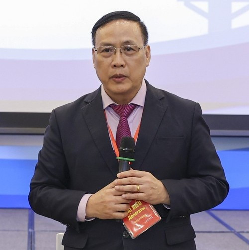 Prof Dr Nguyen Dinh Duc, Chairman of the University Council of the University of Engineering and Technology, Viet Nam National University, Ha Noi Prof Dr Nguyen Dinh Duc, Chairman of the University Council of the University of Engineering and Technology, Viet Nam National University, Ha Noi