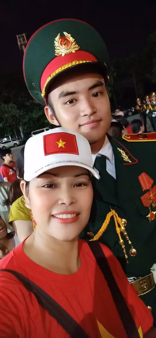 Pham Thi Kim Oanh and his son Nguyen Trung Duc.