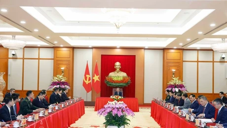 Party General Secretary To Lam hosts a reception for China's Minister of Foreign Affairs Wang Yi, Minister of National Defence Dong Jun, and Minister of Public Security Wang Xiaohong in Ha Noi on March 16. (Photo: VNA)