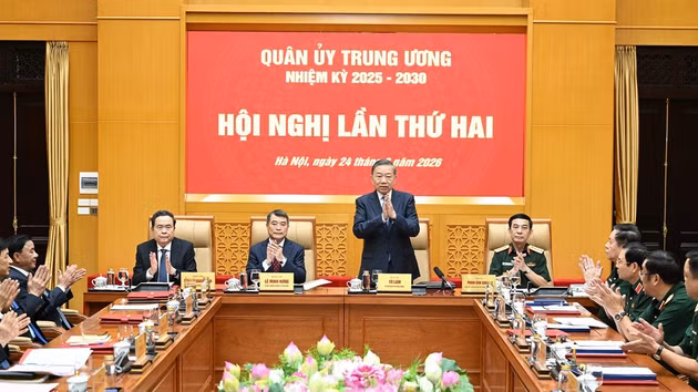 Party General Secretary and State President To Lam, who is Secretary of the Central Military Commission, and other Party and State leades chair the second meeting of the Central Military Commission for the 2025-2030 term. (Photo: DANG KHOA)