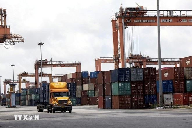 Two-way trade reaches 3.33 billion USD in the first five months of the year. (Photo: VNA) Two-way trade reaches 3.33 billion USD in the first five months of the year. (Photo: VNA)
