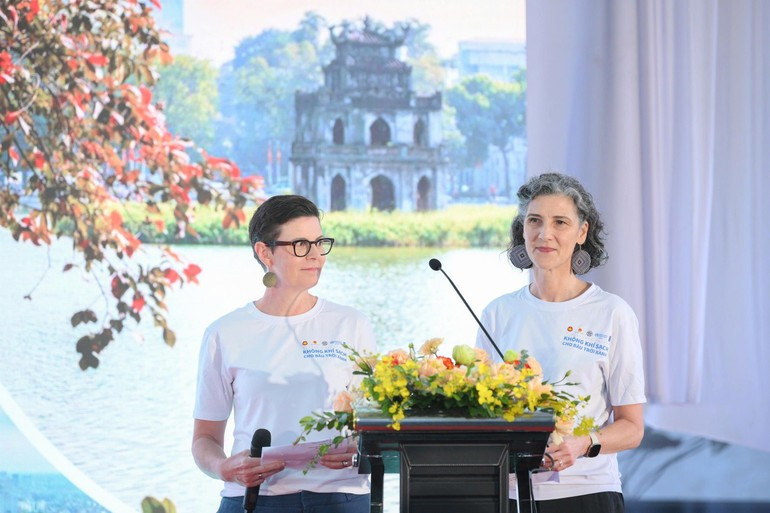 Ramla Khalidi, UNDP Resident Representative in Viet Nam (right), and Angela Pratt, WHO Representative in Viet Nam, deliver their remarks. (Photo: THE DAI) image-22.jpg