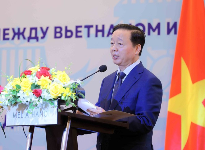 Deputy Prime Minister Tran Hong Ha, head of the Vietnamese Sub-committee of the Viet Nam-Russia Intergovernmental Committee for economic-trade and scientific-technical cooperation speaks at the event (Photo: VNA) Deputy Prime Minister Tran Hong Ha, head of the Vietnamese Sub-committee of the Viet Nam-Russia Intergovernmental Committee for economic-trade and scientific-technical cooperation speaks at the event (Photo: VNA)