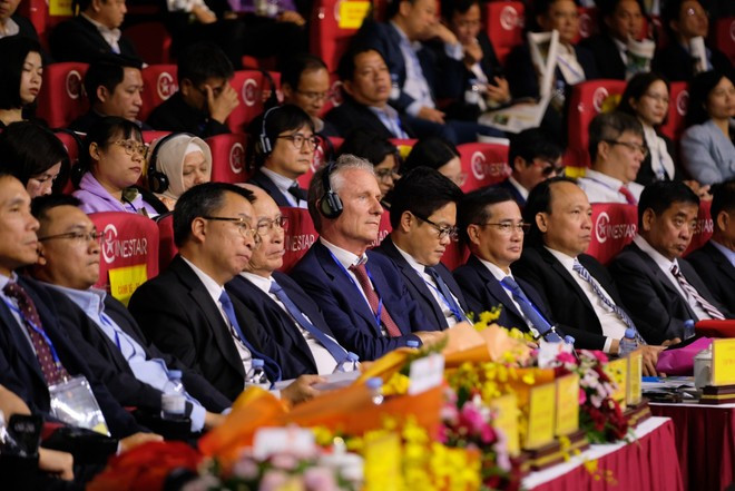 The conference draws the participation of nearly 750 delegates from ministries, sectors, foreign embassies, and international organisations, as well as major corporations. (Photo: VNA) The conference draws the participation of nearly 750 delegates from ministries, sectors, foreign embassies, and international organisations, as well as major corporations. (Photo: VNA)
