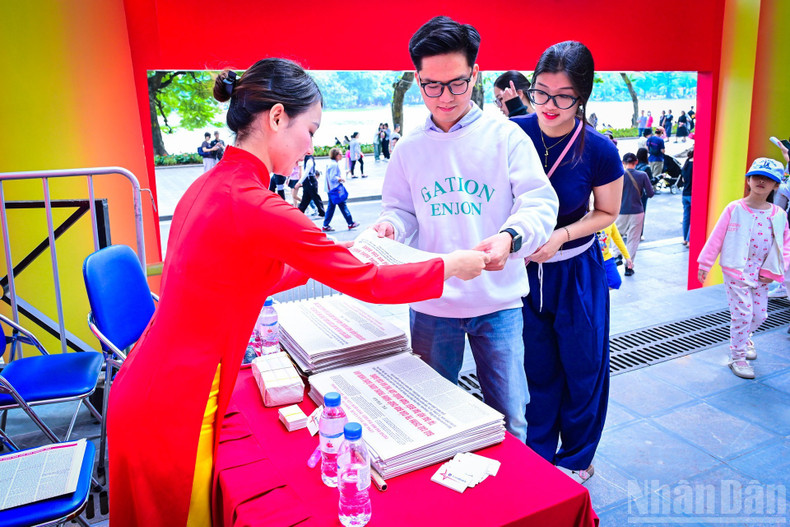 The supplement attracts strong interest from young readers.