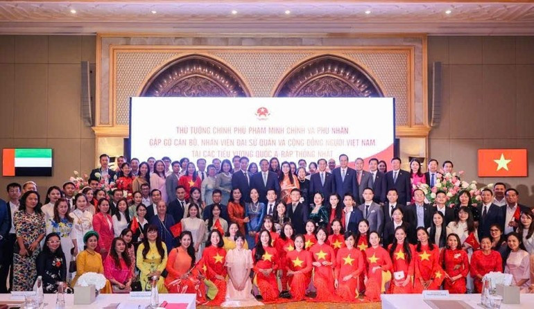 During the official visit to the UAE in October 2024, Prime Minister Pham Minh Chinh met with the Vietnamese community in the UAE. (Photo: Chinhphu.vn) image-36.jpg