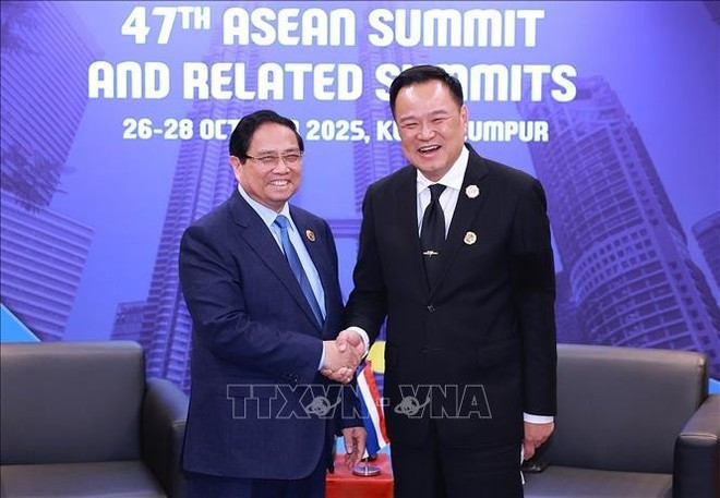 Prime Minister Pham Minh Chinh (L) and Thai counterpart Anutin Charnvirakul. Photo: VNA Prime Minister Pham Minh Chinh (L) and Thai counterpart Anutin Charnvirakul. Photo: VNA