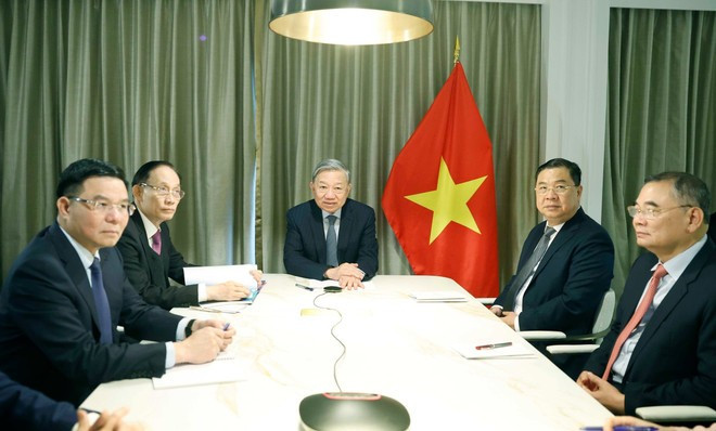 Party General Secretary To Lam holds phone talks with Senator Steve Daines (Republican – Montana). (Photo: VNA)