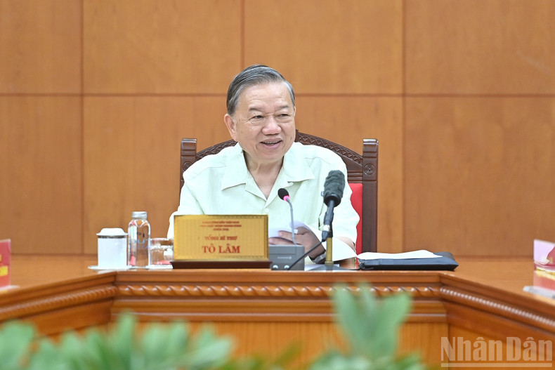 Party General Secretary To Lam delivers his instructions at the meeting with the Standing Board of the Government Party Committee. Party General Secretary To Lam delivers his instructions at the meeting with the Standing Board of the Government Party Committee.