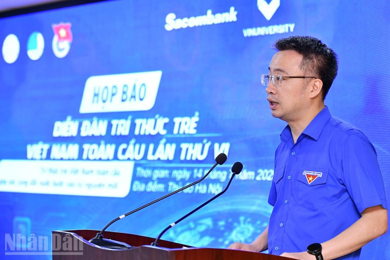 Nguyen Tuong Lam speaks at the press conference. miu-3845.jpg