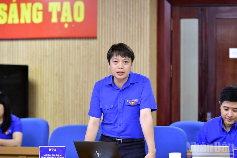 Dr. Nguyen Huu Tu, representing the forum’s Organising Committee, answers journalists’ questions at the press conference. miu-3861.jpg
