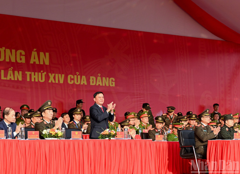 Politburo member, standing member of the Party Central Committee’s Secretariat and head of the subcommittee for the organisation of the congress Tran Cam Tu, attends the ceremony. (Photo: DUY LINH)