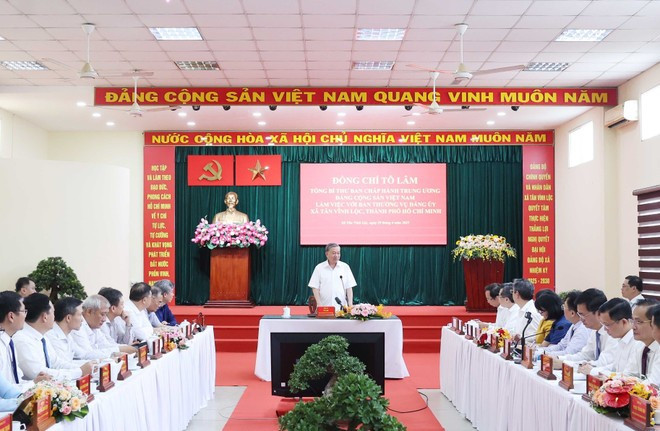 Party General Secretary To Lam speaks at a working session with the Standing Board of the Party Committee of Tan Vinh Loc commune, Ho Chi Minh City. (Photo: VNA) Party General Secretary To Lam speaks at a working session with the Standing Board of the Party Committee of Tan Vinh Loc commune, Ho Chi Minh City. (Photo: VNA)