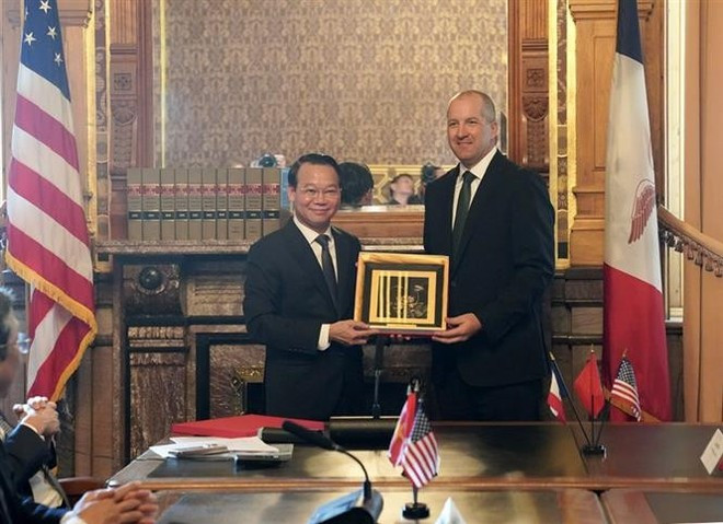 Minister of Agriculture and Rural Development Do Duc Duy (L) and Iowa Secretary of Agriculture Mike Naig (Photo: VNA) Minister of Agriculture and Rural Development Do Duc Duy (L) and Iowa Secretary of Agriculture Mike Naig (Photo: VNA)
