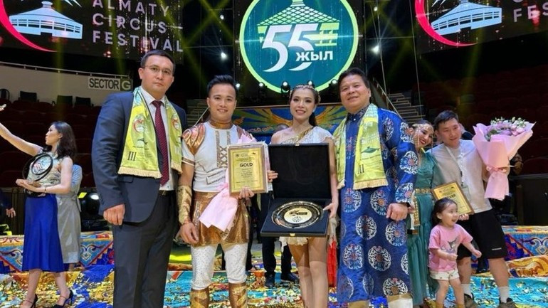 The Vietnamese delegation presented the aerial duet "Duo Love", performed by Meritorious Artists Thanh Tuan and Thu Huong. love-1877.jpg