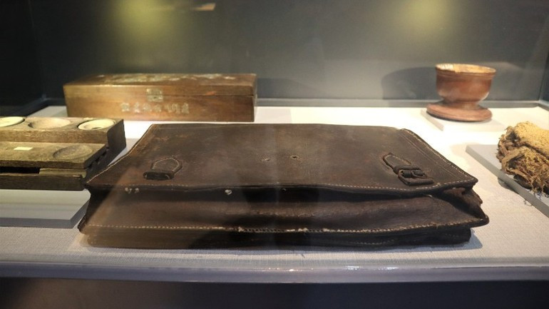 The school satchel of Ha Huy Tap, used during his teaching years in Nha Trang and at Cao Xuan Duc Primary School in Vinh.