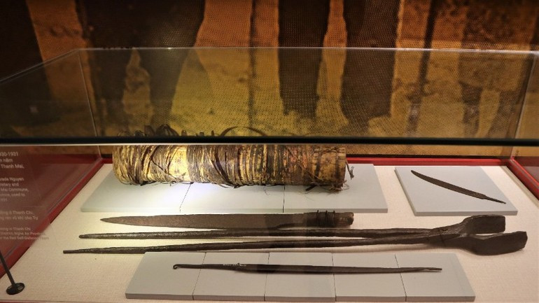 A homemade bottle mine used against enemy posts, recreated by Nguyen Lam Yen, Party member and self-defence leader in Thanh Mai commune, Thanh Chuong district.