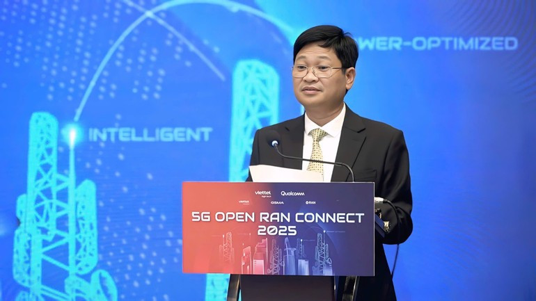 Nguyen Khac Lich, Director General of the Department of Information Technology Industry, delivers remarks at the conference. image-5-3336.jpg