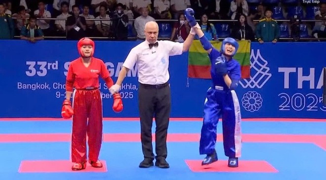 Kickboxer Hoang Thi Thuy Giang wins gold medal at SEA Games 33. (Photo: VNA)