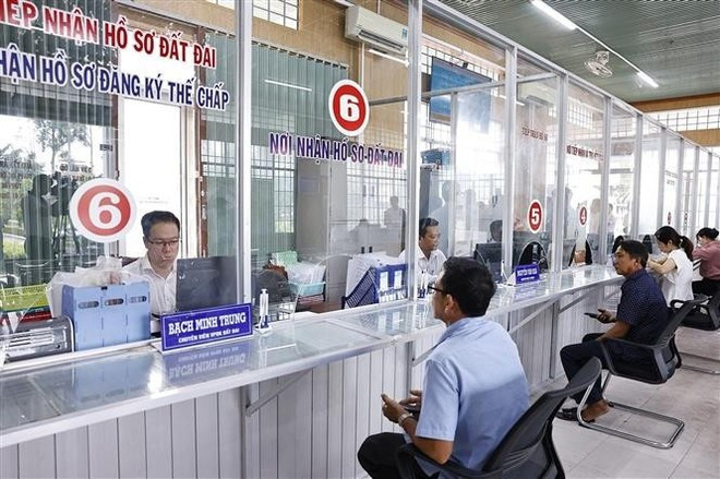 At Vi Thuy commune's public administrative service centre in Can Tho city. (Photo: VNA) At Vi Thuy commune's public administrative service centre in Can Tho city. (Photo: VNA)