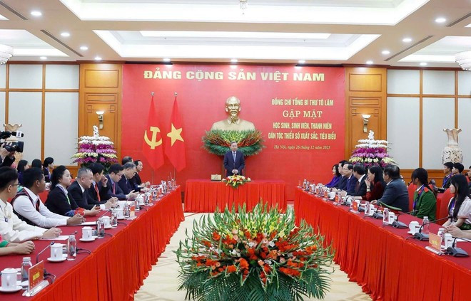 Party General Secretary To Lam speaks at his meeting with outstanding and exemplary ethnic minority pupils, students and young people in Ha Noi on December 26. (Photo: VNA)