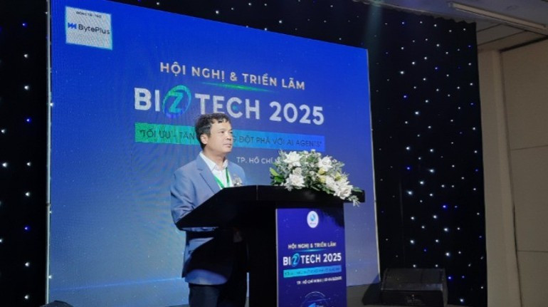 Nguyen Van Khoa, Chairman of VINASA, delivering the opening speech at Biztech 2025. 1111-4508.jpg