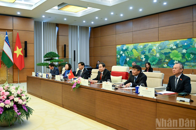 National Assembly Chairman Tran Thanh Man and Vietnamese National Assembly delegates attend the meeting. (Photo: DUY LINH) image-9.jpg