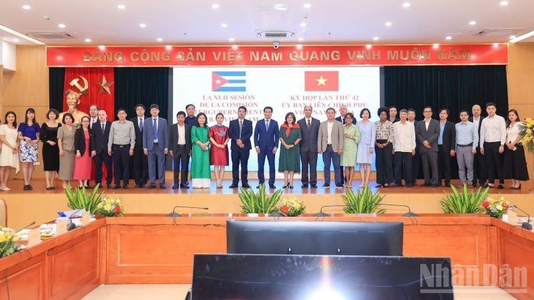 The 42nd Session reaffirmed the commitment of both governments to creating the most favourable conditions for businesses of the two countries to cooperate, invest and operate. image-48.jpg