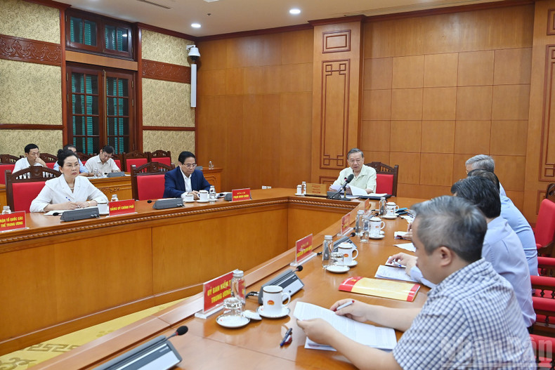 Party General Secretary To Lam, Prime Minister Pham Minh Chinh and delegates at the meeting. Party General Secretary To Lam, Prime Minister Pham Minh Chinh and delegates at the meeting.