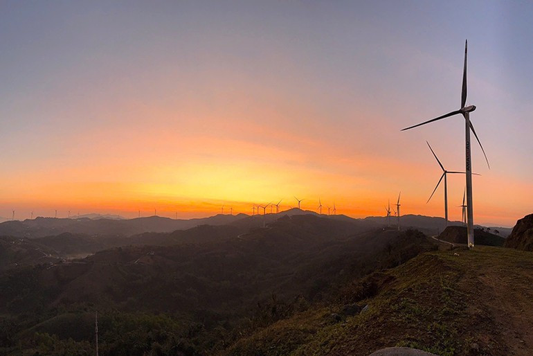 On Huong Tan wind power hill, Huong Hoa district, Quang Tri province. a3-3866-1158.jpg