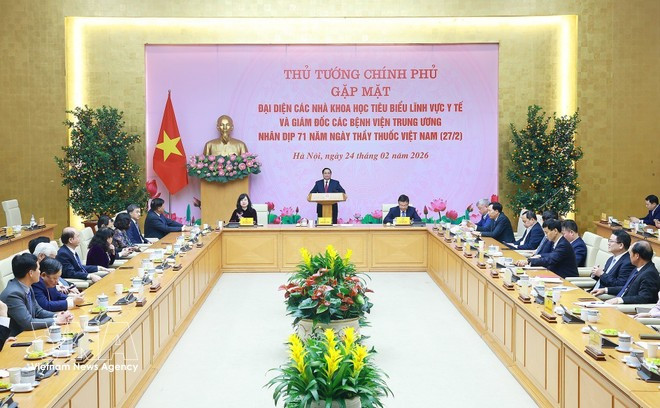 At the PM's meeting in Ha Noi with leading scientists in the medical field and directors of central hospitals (Photo: VNA)